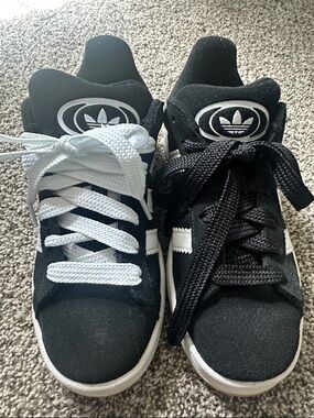 Youth/womens Adidas Campus size 5.5